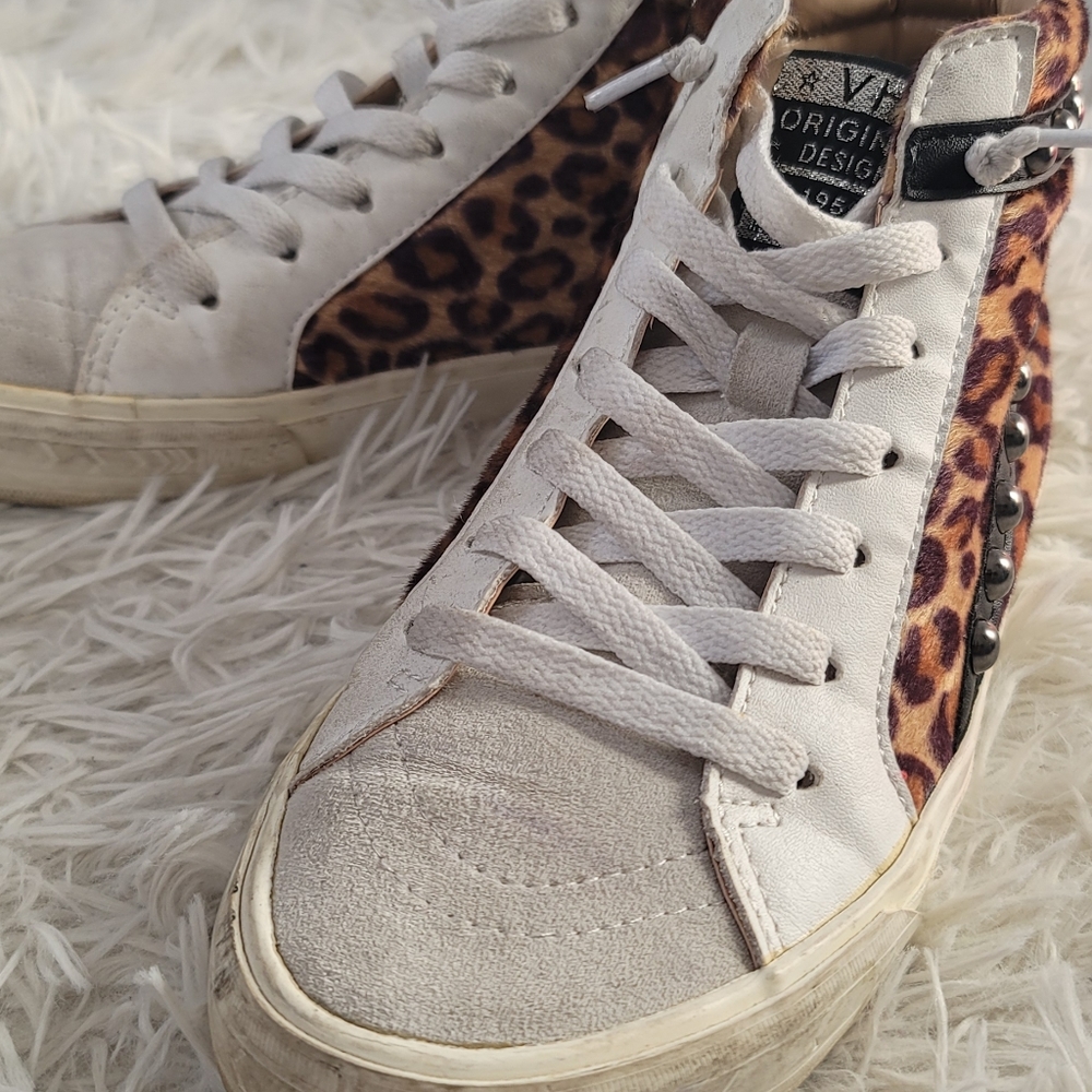 Sneakers - Picture 4 of 5